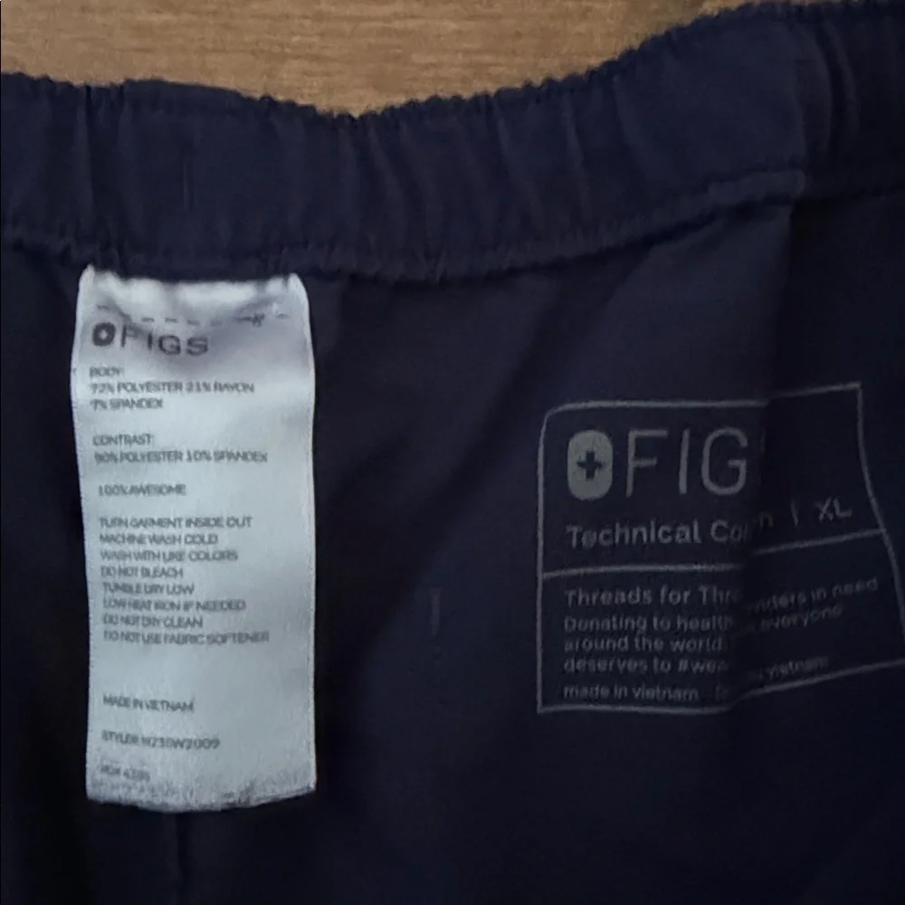 Figs navy scrub  Pants size: XL